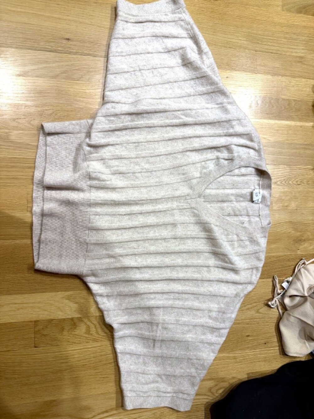 Club Monaco Cashmere V-Neck Sweater Oatmeal Size S